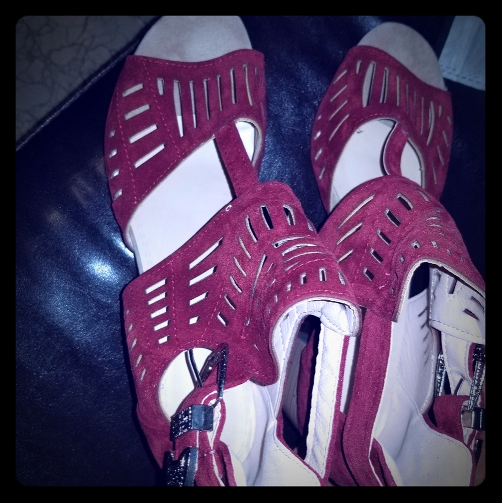OPEN TOE PUMPS  Gently Used